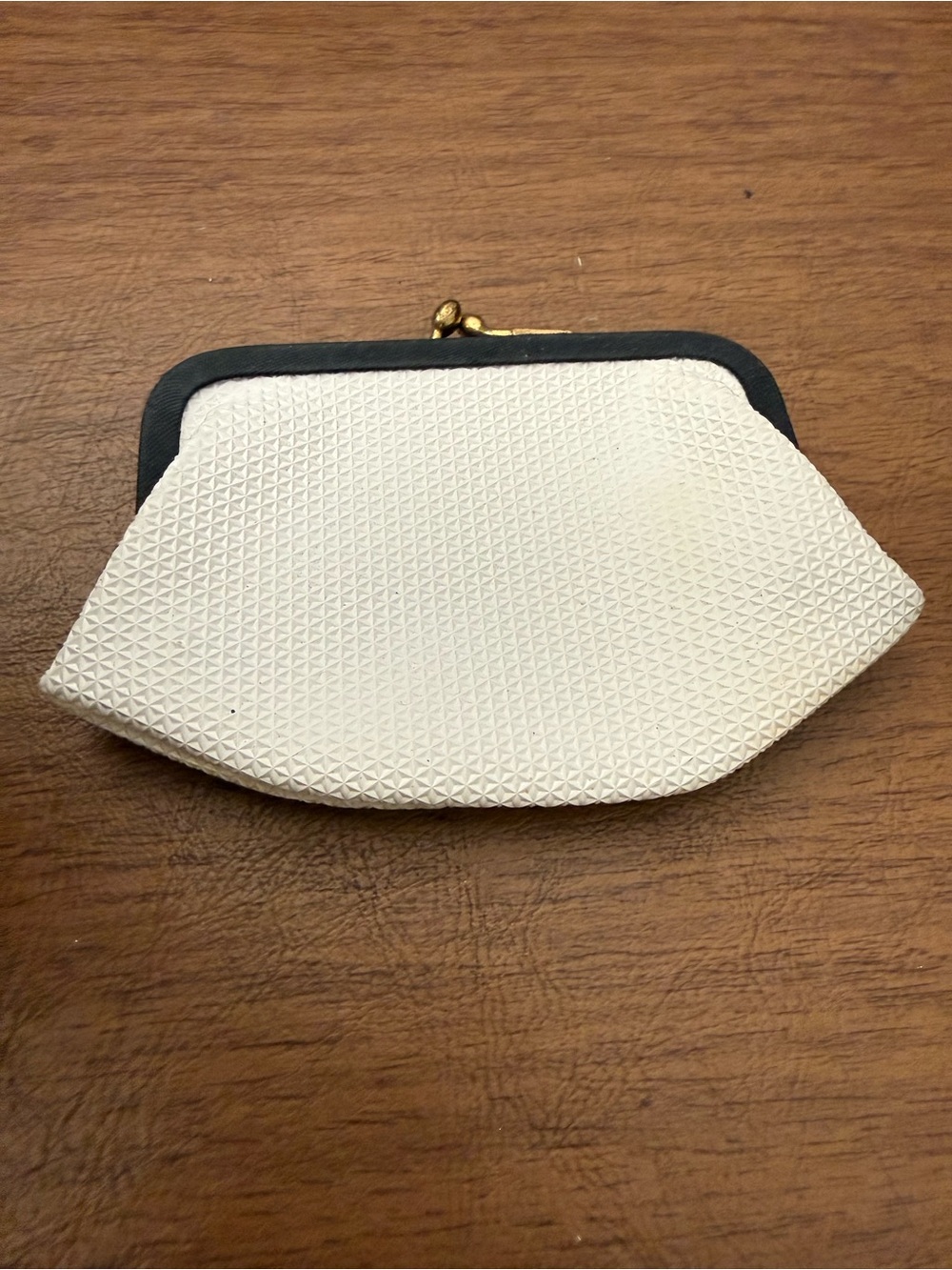 Like new Vintage kiss-lock coin purse / pouch